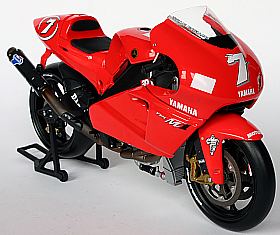 Motorrad Rennsportmodelle - Yamaha YZR-M1 MotoGP 2002 C. Checa                